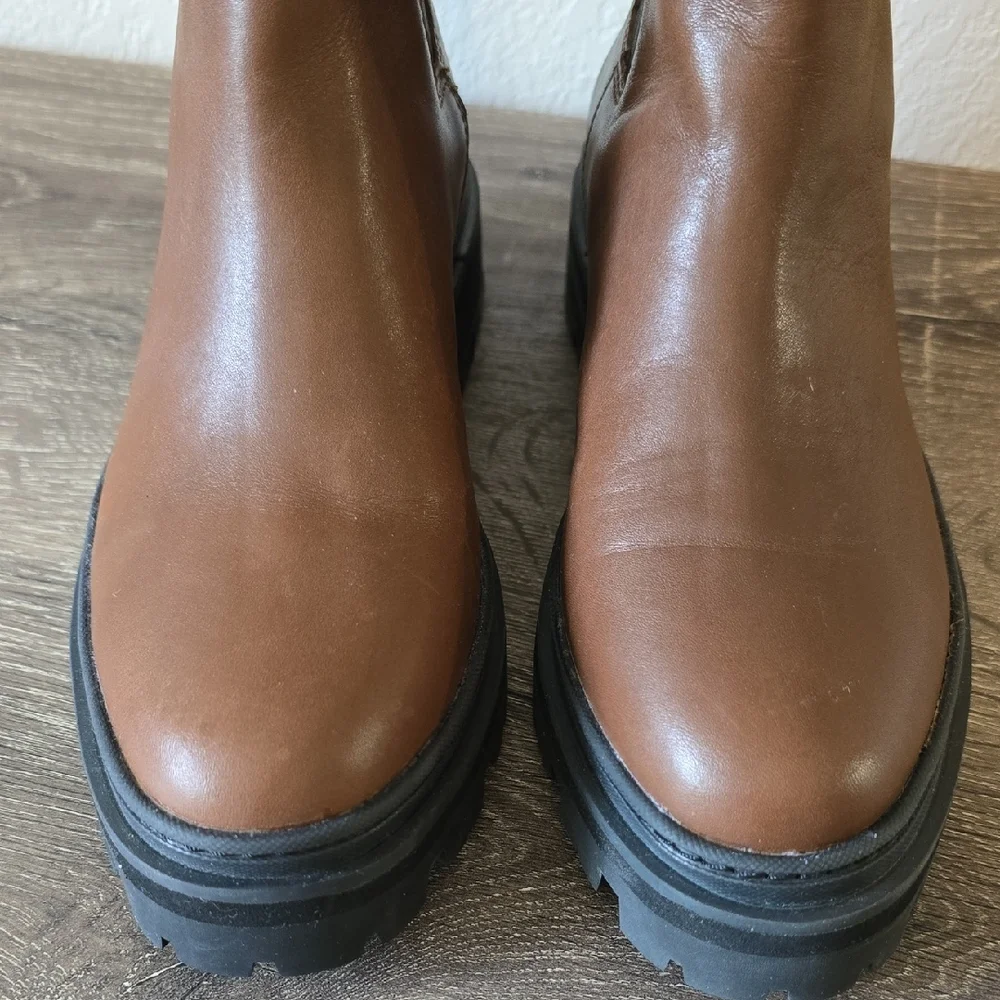 Madewell Brown Leather Heeled Boots with Black Panel - Picture 3 of 11